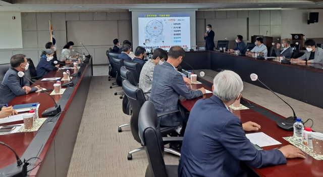 안동시장직인수위원회와 안동대학교가 13일 상생을 위한 간담회를 가졌다. 안동대 제공