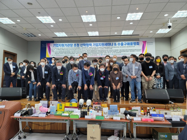 사단법인 한국뉴미디어유통산업협회 열사모협의회는 대구가톨릭대, 대구한의대, 경북테크노파크, 위노베이션 공동 주관으로 전창록 경상북도경제진흥원장 초청 산학협력 기업지원 세미나를 개최했다고 15일 밝혔다.