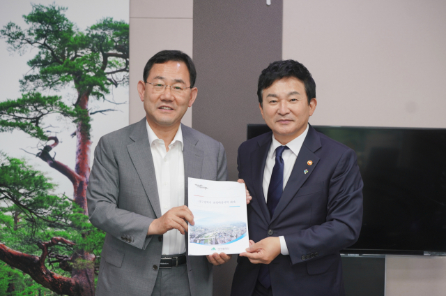 주호영 국민의힘 의원(대구 수성구갑)이 15일 원희룡 국토교통부 장관을 만나 대구를 조정대상지역에서 해제해줄 것을 요청했다. 주호영 의원실 제공