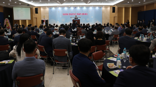 구미상공회의소 강당에서 제8회 전국동시지방선거 구미지역 당선인 축하연이 열리고 있다. 구미상의 제공