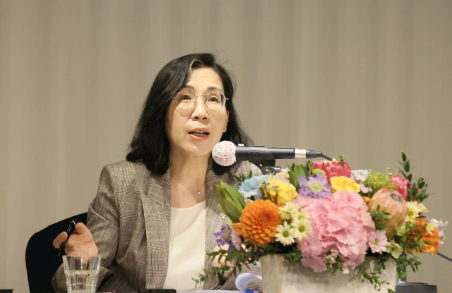 김현숙 여성가족부 장관이 16일 오후 서울 종로구 세종문화회관에서 출입기자단과 간담회를 하고 있다. 연합뉴스