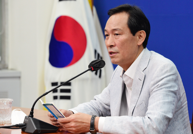 더불어민주당 우상호 비상대책위원장이 19일 서울 여의도 국회에서 기자간담회를 하고 있다. 연합뉴스