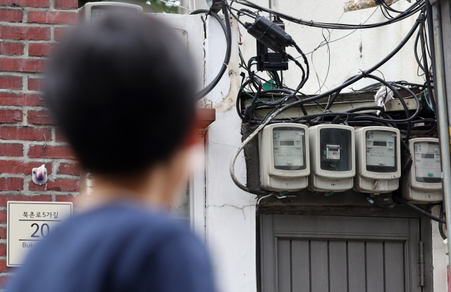 19일 오전 서울 시내 한 건물의 전기계량기. 이날 정부 당국에 따르면 물가 당국인 기획재정부가 3분기 전기요금 인상 여부를 수용할지를 두고 내부 논의를 하고 있다. 연합뉴스