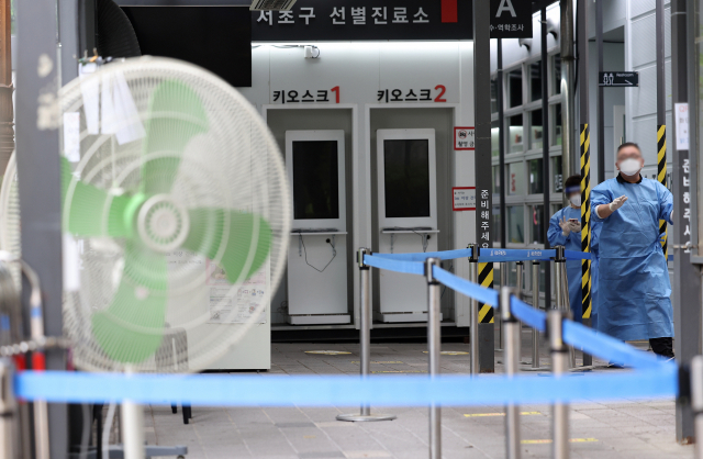 17일 서울 서초구 보건소 선별진료소. 연합뉴스