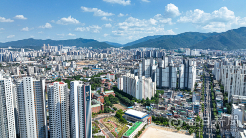 [윤석열 정부 1년] 부동산 거래 실종·집값 '뚝'…금리인상은 복병