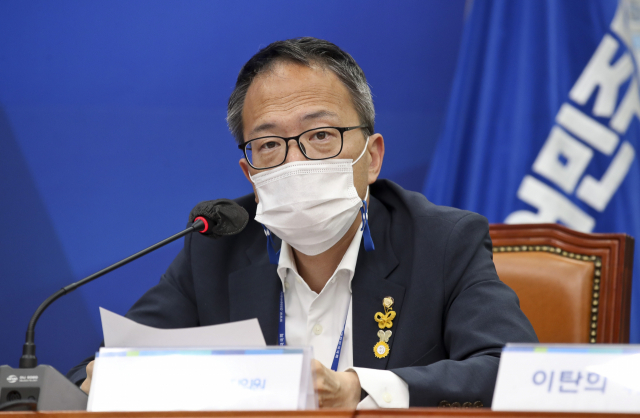 24일 국회에서 열린 더불어민주당 국민통합 정치교체추진위원회 출범식 및 1차회의에서 박주민 추진위원이 발언하고 있다. 연합뉴스