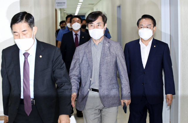 국민의힘 해수부 공무원 피격사건 진상조사TF 하태경 위원장 등 의원들이 22일 인천 연수구 해양경찰청을 방문하고 있다. 연합뉴스
