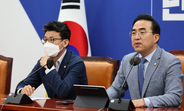 더불어민주당 박홍근 원내대표가 23일 오전 국회에서 열린 정책조정회의에서 발언하고 있다. 연합뉴스