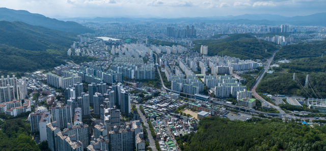 대구 수성구 범물동 상공에서 바라본 대구시내 아파트 모습. 김영진 기자 kyjmaeil@imaeil.com