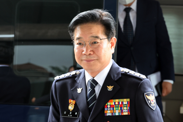 김창룡 경찰청장이 24일 오전 서울 중구 프레스센터에서 열린 제56회 청룡봉사상 시상식에 참석하고 있다. 연합뉴스