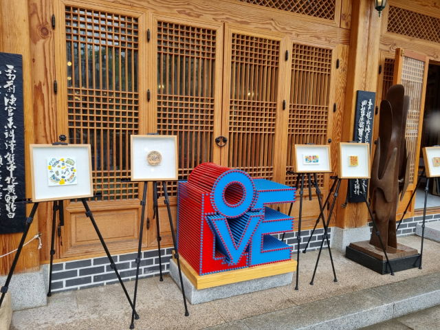 대구 중구 한국의집에서 이상교 동화작가의 그림이 전시된 모습. 한국의집 제공