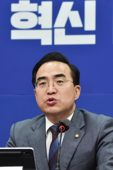 더불어민주당 박홍근 원내대표가 27일 오전 서울 여의도 국회 당 대표 회의실에서 열린 비상대책위원회 회의에서 발언하고 있다. 연합뉴스