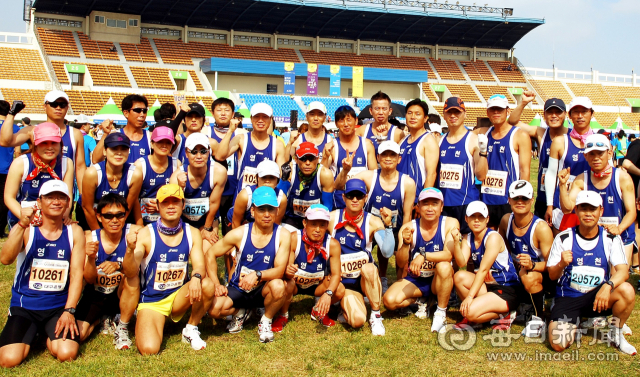 2019년 열린 마라톤대회에 참가한 영천마라톤클럽 회원들의 단체사진 모습. 영천마라톤클럽 제공