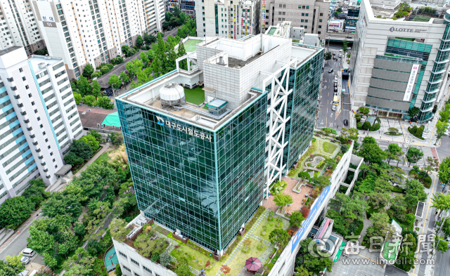 민선 8기 대구시 시장직 인수위원회가 시 산하 공공기관 18개를 10개로 통폐합하기로 발표한 29일 대구교통공사로 통합 예정인 대구도시철도공사와 대구도시철도건설본부의 사옥을 상공에서 바라본 모습. 안성완 기자 asw0727@imaeil.com