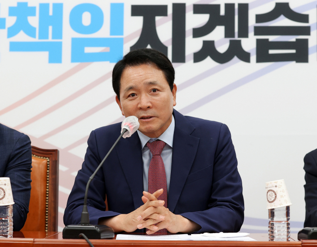 국민의힘 성일종 정책위의장이 30일 국회에서 열린 국민의힘 중진의원 현안간담회에 참석해 발언하고 있다. 연합뉴스
