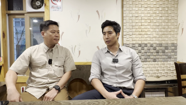 이근 전 대위(오른쪽)와 태상호 군사전문 기자. 유튜브 캡처