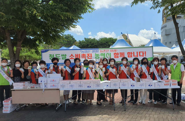 농협청도군지부는 1일 청도 국민체육센터에서 쌀 소비에 대한 관심을 모으기 위해 