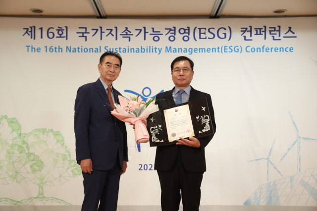 (좌) 한국언론인협회 성대석 회장, (우) 미래생활 김광호 대표 /미래생활제공
