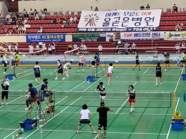 제2회 올곧은병원장배(병원장 우동화) 대구광역시배드민턴협회 전국오픈 청년부대회가 지난 2, 3일 양일간 진행됐다. 올곧은병원 제공