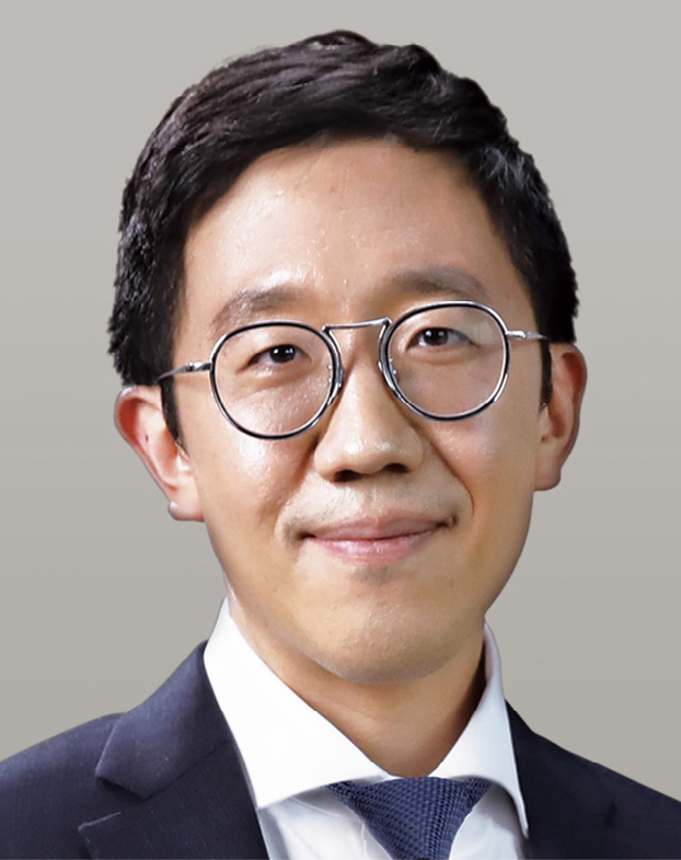 허준이(39. June Huh) 미국 프린스턴대 교수 겸 한국 고등과학원(KIAS) 수학부 석학 교수가 5일(현지시간) 필즈상의 영예를 안았다. 한국 수학자로는 최초 수상이다.