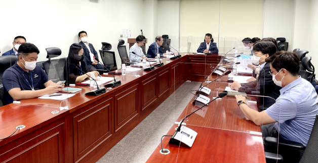 5일 국회 의원회관 제3간담회의실에 대구 지역 국회의원들이 모여 대구경북 통합신공항 특별법 제정과 관련된 논의를 진행했다. 회의실 현장 모습. 김병훈 기자 kbh7133@imaeil.com