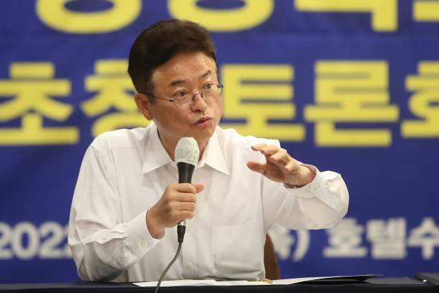이철우 경북도지사가 7일 오전 7시 수성구 한 호텔에서 열린 지역 중견 언론인 모임인 