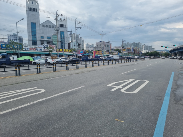 대구 북구 칠성동 칠성시장 전자주방상가 앞 칠성시장로. 이 일대는 오는 9월부터 지하주차장 공사가 진행돼 내년 연말 완공될 예정이다. 임재환 기자