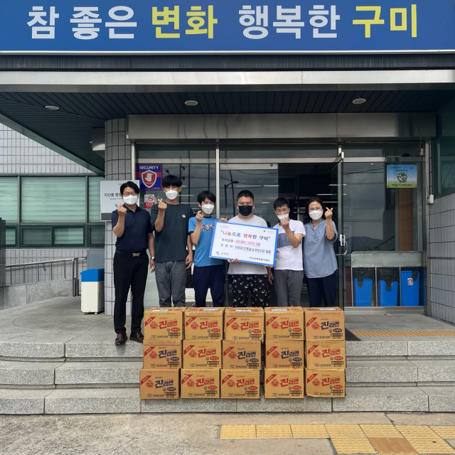 구미혜당학교 농구 선수단이 전국대회 입상 시상금 전액 사용해 어려운 이웃을 위한 기부 활동을 벌였다. 구미혜당학교 제공