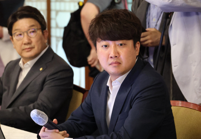 국민의힘 이준석 대표가 지난 6일 서울 종로구 삼청동 총리공관에서 열린 윤석열 정부 첫 고위 당정 협의회에 참석해 있다. 연합뉴스