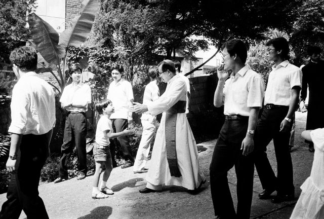 서연준 사진작가가 1987년 4월 17일 성주간 신학교에서 찍은 사진.