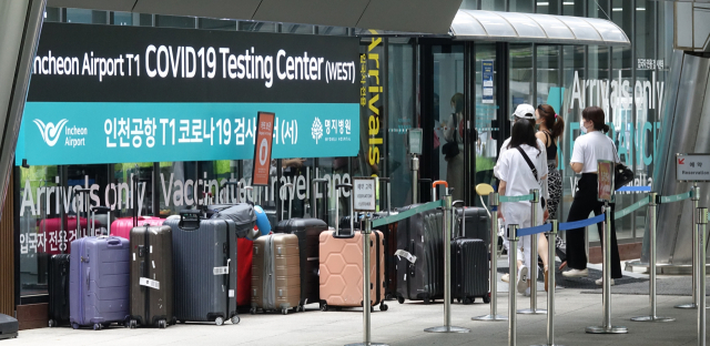 11일 인천공항 코로나19 검사센터 모습. 사진은 기사내용과 관련 없음. 연합뉴스