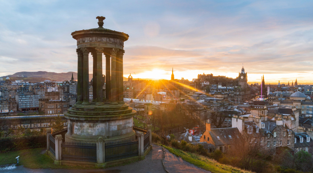 칼튼 힐은 스코틀랜드 에든버러(Edinburgh)에 있는 언덕이다. 에든버러 시내를 한눈에 감상할 수 있다.