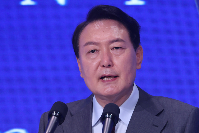 윤석열 대통령이 13일 오전 서울 중구 신라호텔에서 열린 아시안리더십콘퍼런스에 참석, 축사하고 있다. 연합뉴스