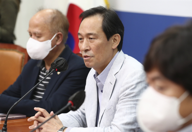 더불어민주당 우상호 비상대책위원장이 14일 오후 서울 여의도 국회에서 열린 
