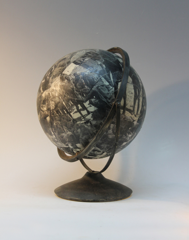 오의석, 20세기의 얼룩진 지구, 35x37x50cm, 오브제 사진 꼴라주, 1999.