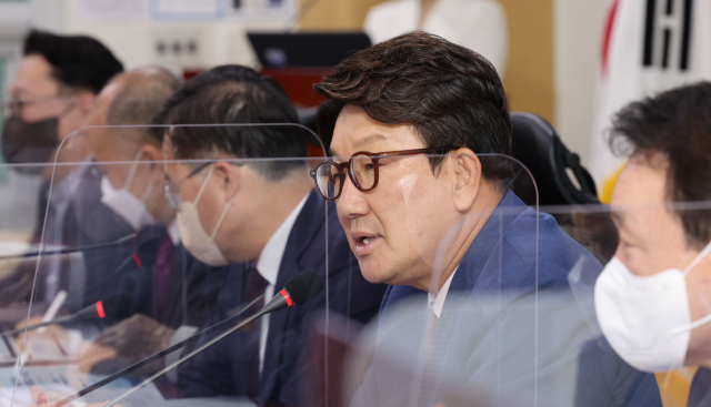 국민의힘 권성동 당 대표 직무대행 겸 원내대표가 15일 오후 서울 여의도 국회 의원회관에서 열린 