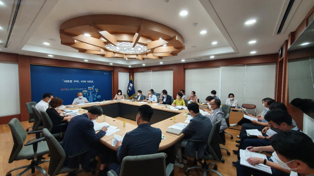 경북 구미시가 비상경제대책 TF팀 건설경제대책 추진반 첫 번째 회의를 열고, 5개 분야 22개 세부과제 발굴에 나섰다. 구미시 제공