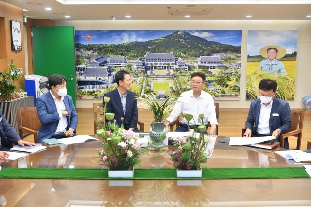 경북 구미시는 18일 경북도청을 방문, 신공항 배후도시 조성을 위한 광역교통망 구축 등 주요 현안을 건의했다. 구미시 제공
