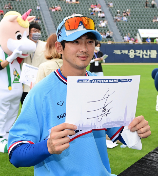 삼성라이온즈 구자욱이 지난 16일 잠실구장에서 열린 KBO 올스타전 행사에 참석하고 있다. 삼성라이온즈 제공