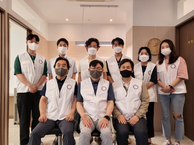 대구시의사회 의료봉사단. 대구시의사회 제공