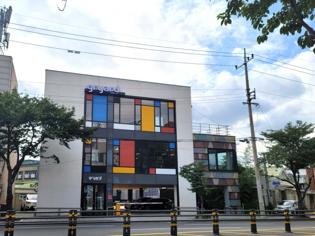 대구 앞산 카페거리 푸른들소프트 사옥 3층에 있는 살롱콘서트홀 