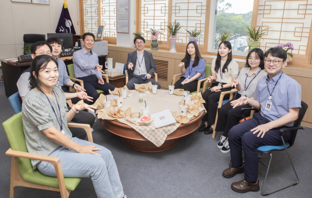 김장호 구미시장은 19일 오전 8시 직원 8명과 함께 아침식사를 하며 격의없는 소통을 진행했다. 구미시 제공
