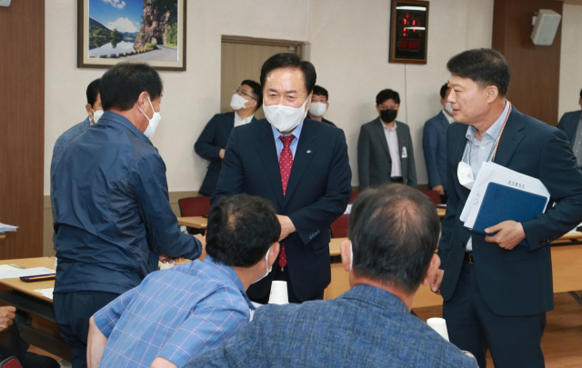 권기창 안동시장이 19일 남후면을 시작으로 첫 읍면동 주민들과 만남을 가지고 현안과 민원을 들었다. 안동시 제공