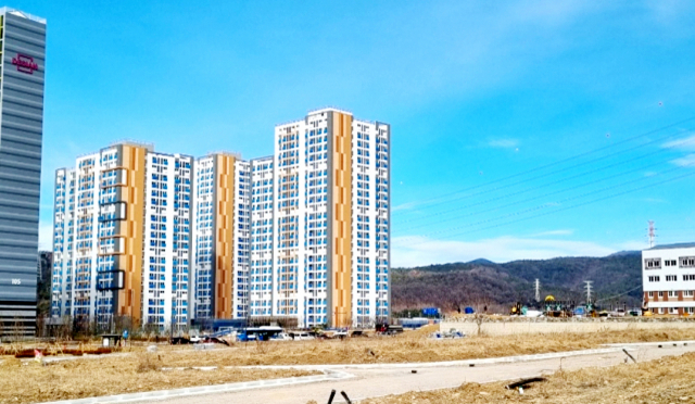 대구 북구 도남지구. 한국토지주택공사(LH)가 공급하는 상가 부지를 분양받아 잔금을 다 치르고도 수도시설이 제때 갖춰지지 않아 건물 공사가 지연되는 민원이 발생했다. 독자 제공