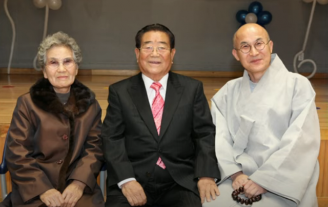 (왼쪽부터)지거스님 어머니, 故(고) 송해 선생, 지거스님. 지거스님 제공