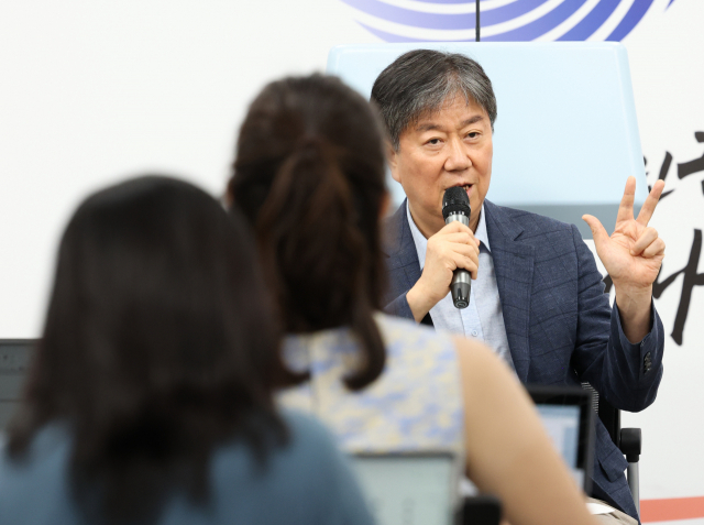 김대기 대통령비서실장이 24일 오후 서울 용산 대통령실 청사에서 열린 기자간담회에서 발언하고 있다. 연합뉴스