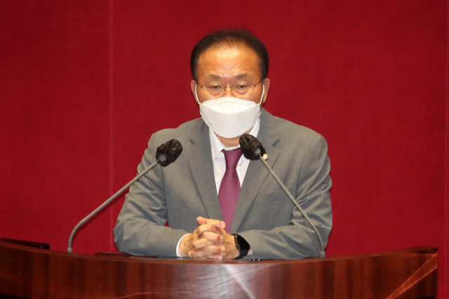 국회 외교통일위원장으로 선출된 윤재옥 의원이 22일 서울 여의도 국회에서 열린 본회의에서 당선인사를 하고 있다. 연합뉴스
