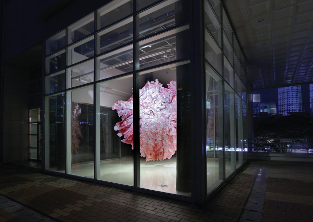 반주영, Life(ongoing project), approx 394x372cm, hand sewing work, tracing paper, thread, acrylic, 2004~2022.