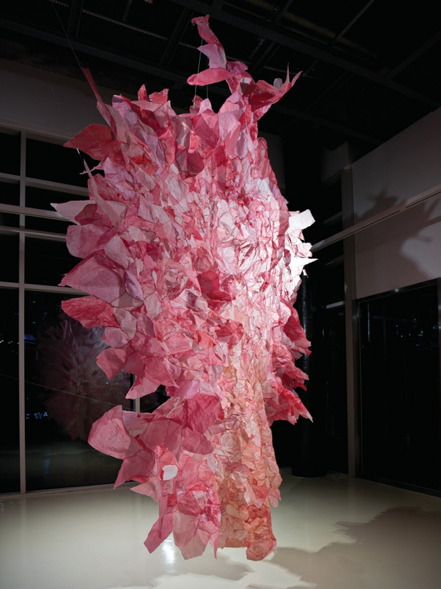 반주영, Life(ongoing project), approx 394x372cm, hand sewing work, tracing paper, thread, acrylic, 2004~2022.