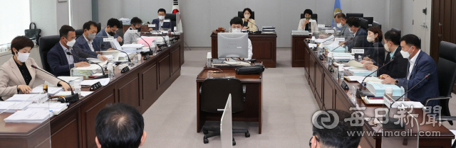 포항시의회 예산결산특별위원회에서 포항시 제2회 추가경정예산안을 심사하고 있다. 포항시의회 제공